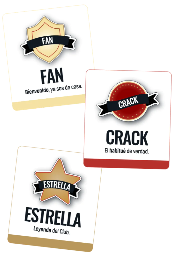 Tres tarjetas de membresía del club de beneficios de Empanada Club: insignias de 'FAN', 'CRACK' (con icono de balón de fútbol) y 'ESTRELLA', con bordes dorados, sobre fondo oscuro.